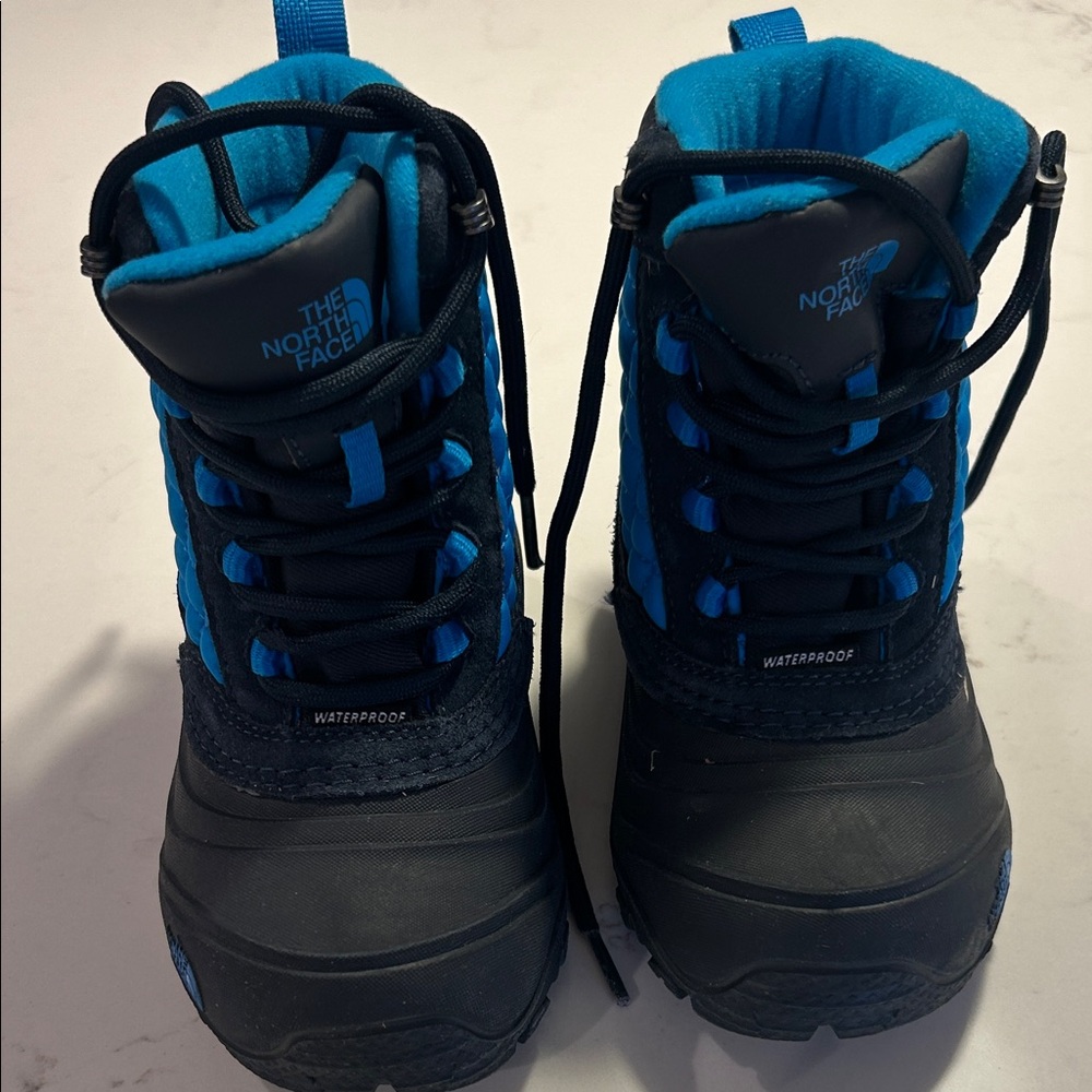 The North Face Kids Blue & Black Snow Boots
